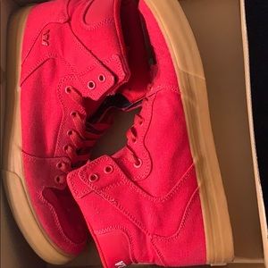 Red Vaider Supra’s